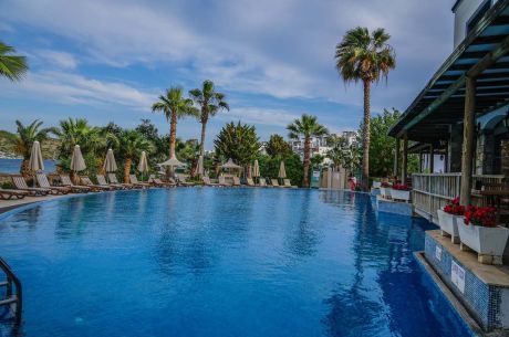 MİRA BEACH RESORT HOTEL 4 GECE 5 GÜN ULAŞIMLI